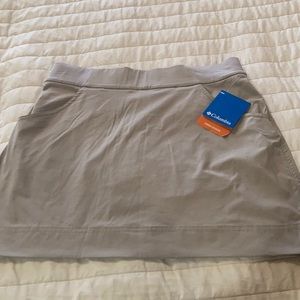 NWT Columbia skort active fit. Khaki size med. Fits like an 8/10. Nylon fabric